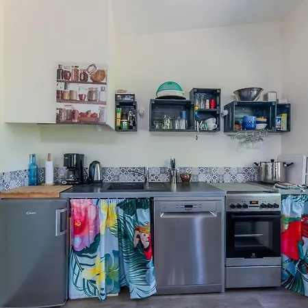 La Halte Des Miquelots - Appt Avec Jardin Vains